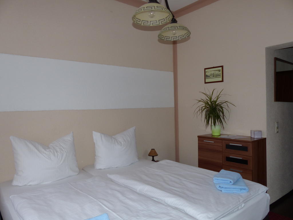 Hotel Friedchen Mit Eigener Fleischerei Artern ภายนอก รูปภาพ