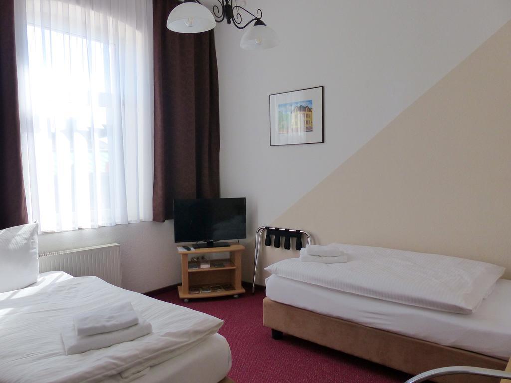 Hotel Friedchen Mit Eigener Fleischerei Artern ภายนอก รูปภาพ