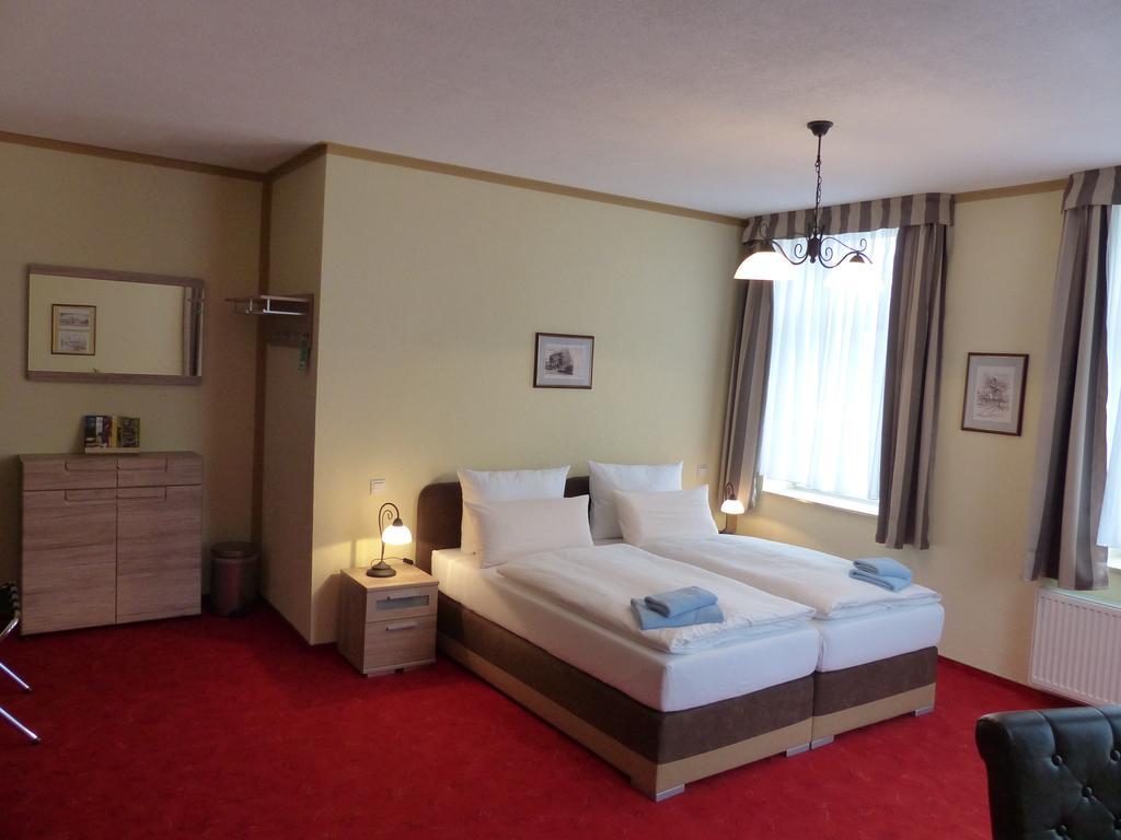 Hotel Friedchen Mit Eigener Fleischerei Artern ภายนอก รูปภาพ