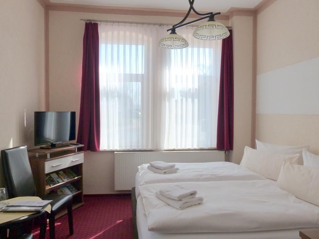 Hotel Friedchen Mit Eigener Fleischerei Artern ภายนอก รูปภาพ