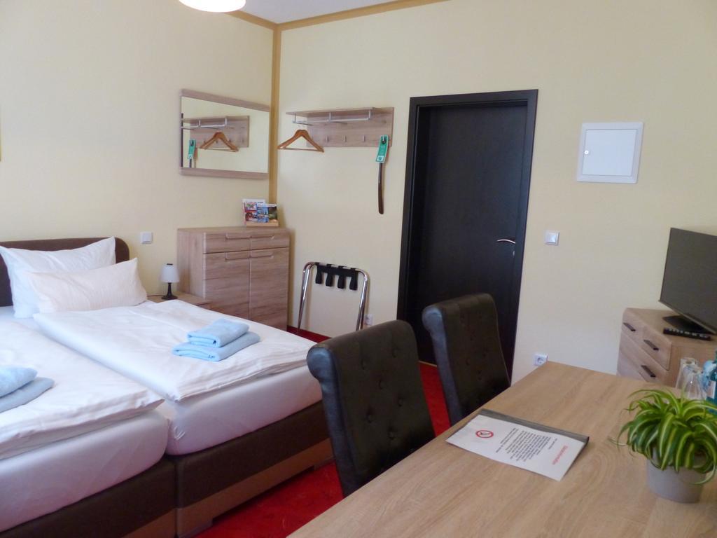 Hotel Friedchen Mit Eigener Fleischerei Artern ภายนอก รูปภาพ