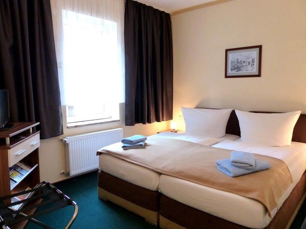 Hotel Friedchen Mit Eigener Fleischerei Artern ภายนอก รูปภาพ